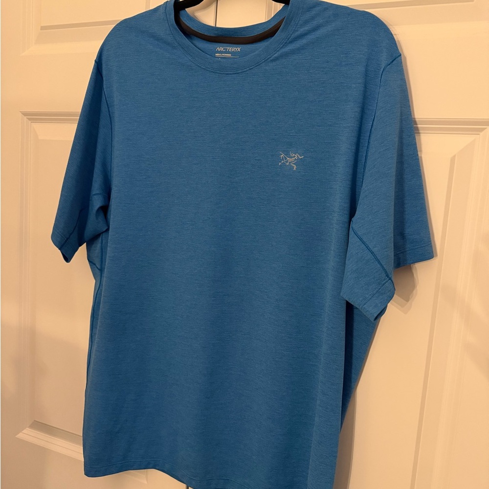 Arc'teryx Men's Short Sleeve Tee in Blue
